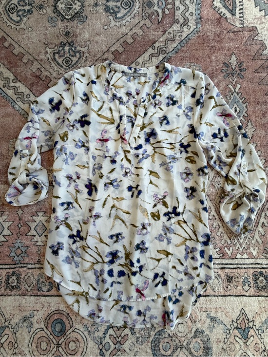 Daniel Rainn Tops - White Floral 3/4 Sleeve V-Neck Blouse